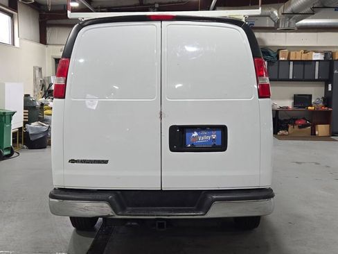 Used 2017 Chevrolet Express 3500 image 18
