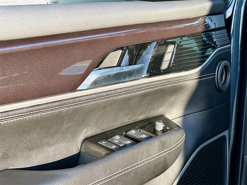 Used 2023 Jeep Wagoneer 4WD image 18