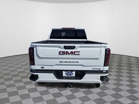 Used 2025 GMC Sierra 2500 AT4 AWD/4WD image 9