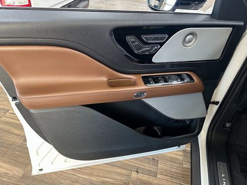 Used 2024 Lincoln Aviator Reserve w/ Equipment Group 201A image 10
