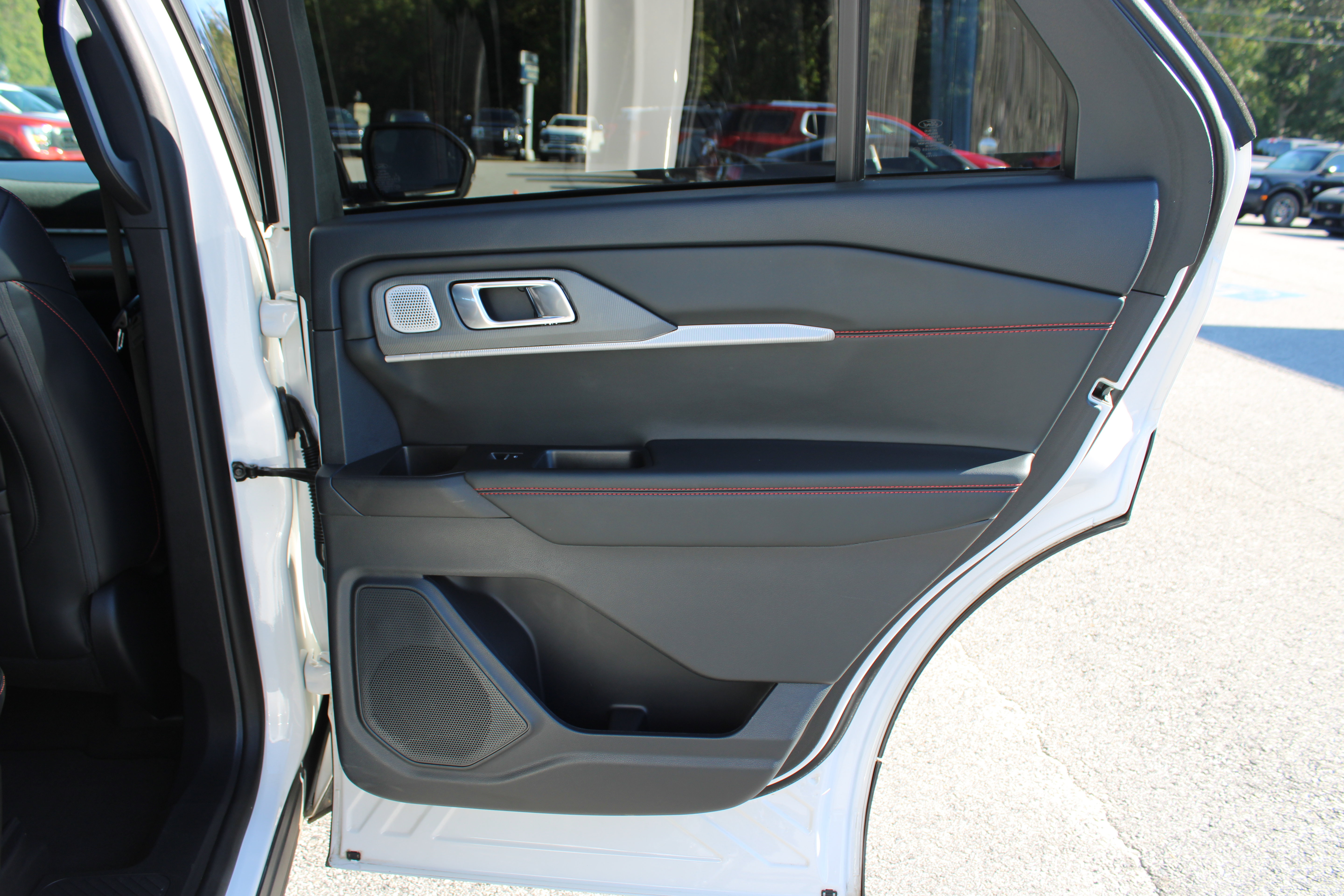 Used 2025 Ford Explorer ST w/ Sun And Sound Package AWD/4WD image 16