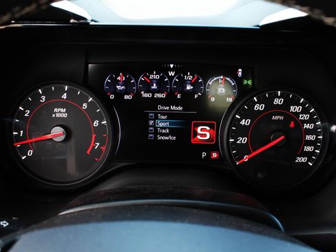 Used 2022 Chevrolet Camaro SS w/ Design Package 2 RWD image 9
