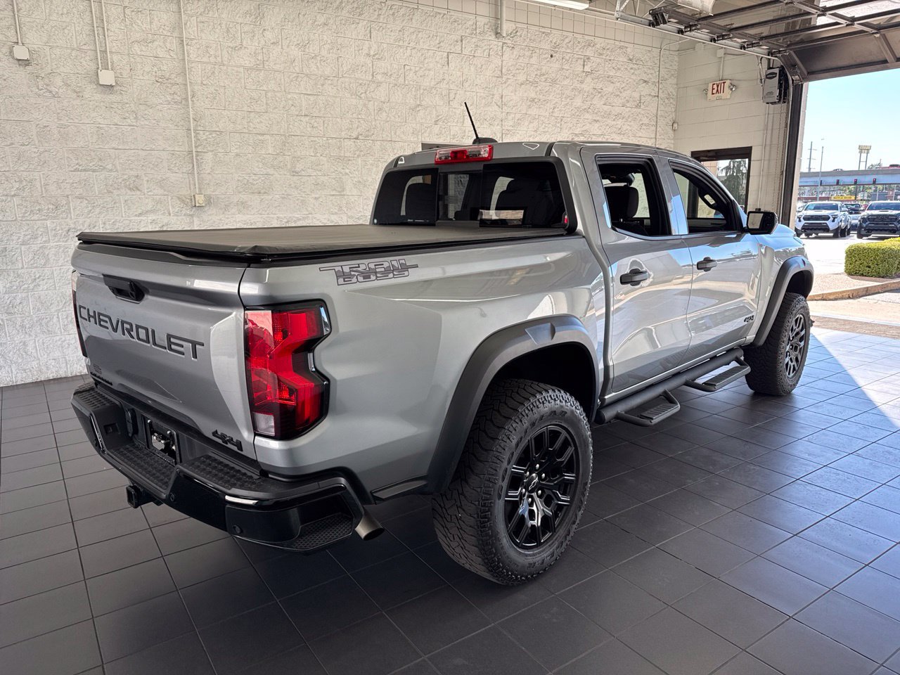 Used 2024 Chevrolet Colorado Trail Boss w/ Technology Package AWD/4WD image 8
