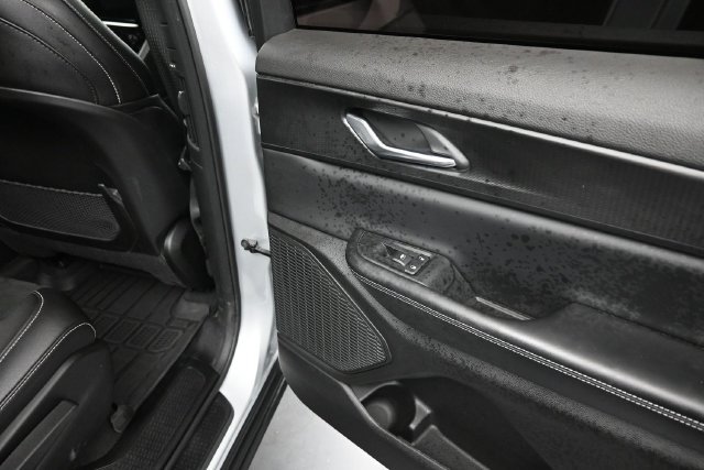 Used 2025 Jeep Grand Cherokee L Altitude RWD image 25