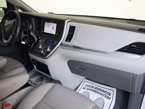 Used 2020 Toyota Sienna LE FWD image 22