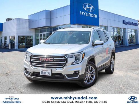 Used 2022 GMC Terrain SLT image 1