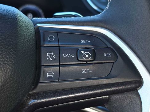 Used 2023 Jeep Grand Cherokee Altitude image 29