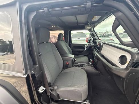 Used 2025 Jeep Wrangler Sport AWD/4WD image 14