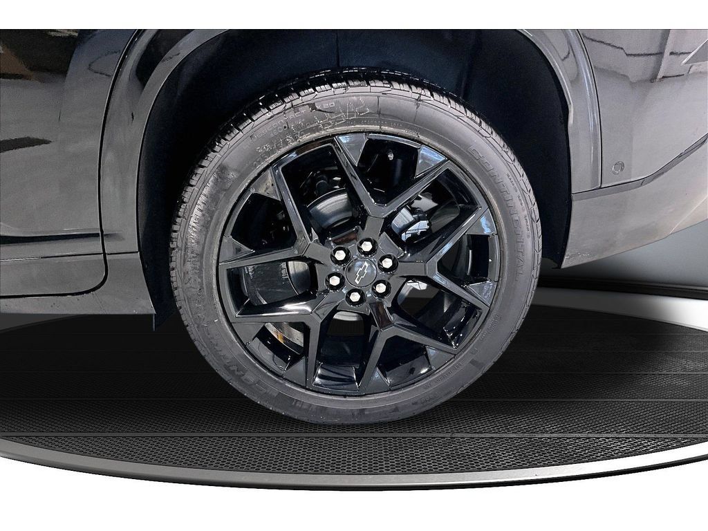 New 2026 Chevrolet Traverse RS w/ LPO, Floor Liner Package FWD image 43