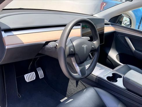 Used 2023 Tesla Model Y Performance AWD/4WD image 3