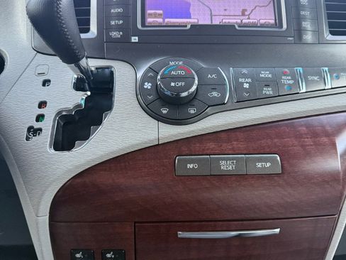 Used 2013 Toyota Sienna AWD image 25