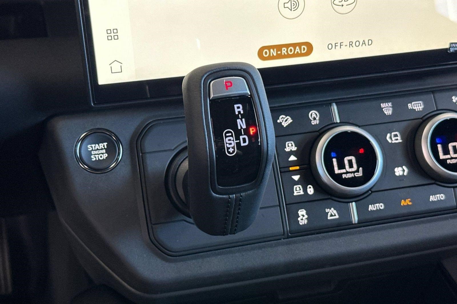 New 2026 Land Rover Defender 110 X-Dynamic SE AWD/4WD image 18
