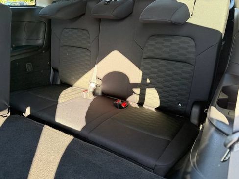 Certified 2024 Nissan Pathfinder SV FWD image 24