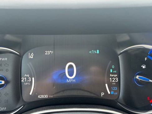 Certified 2024 Chrysler Pacifica Select image 28