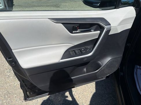 Used 2020 Toyota RAV4 XLE w/ Convenience Package AWD/4WD image 12
