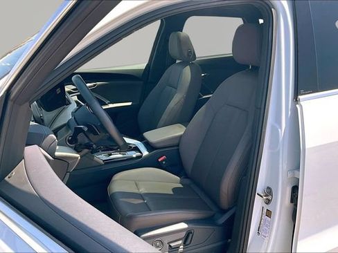 Used 2025 Audi Q5 Premium w/ Convenience Package AWD/4WD image 27