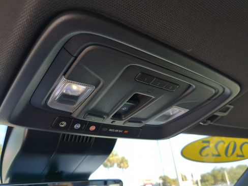 Used 2025 Chevrolet Silverado 2500 ZR2 w/ Technology Package image 19