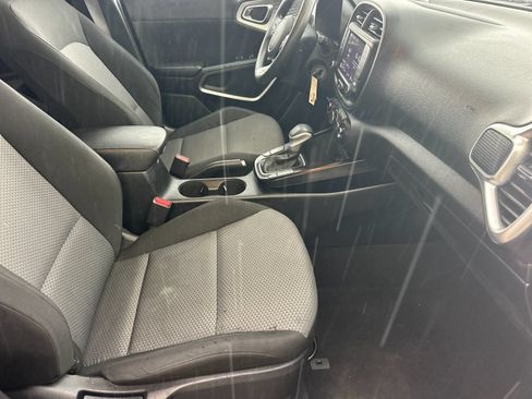Used 2023 Kia Soul LX w/ LX Technology Package FWD image 15