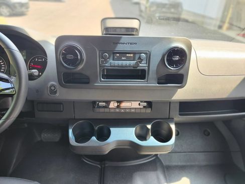 Used 2025 Mercedes-Benz Sprinter 2500 image 12
