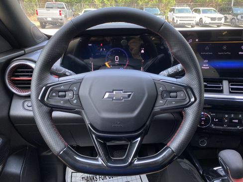 Used 2026 Chevrolet Trax RS FWD image 19