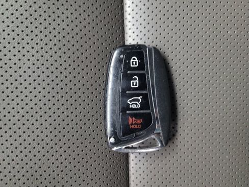 Used 2019 Hyundai Santa Fe XL image 32