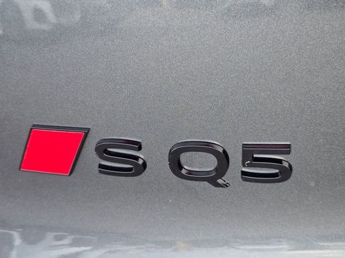 New 2025 Audi SQ5 Prestige image 30