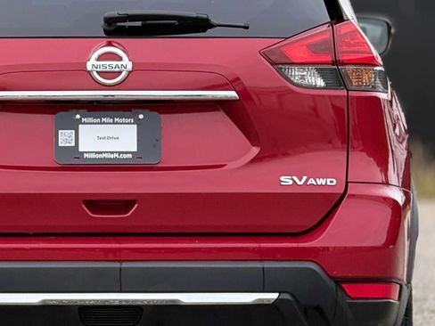 Used 2017 Nissan Rogue SV AWD/4WD image 14