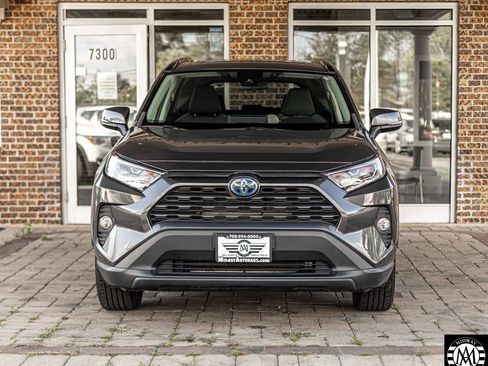 Used 2021 Toyota RAV4 XLE w/ Convenience Package AWD/4WD image 2