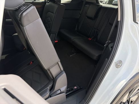 Used 2025 Volkswagen Atlas SE FWD image 20