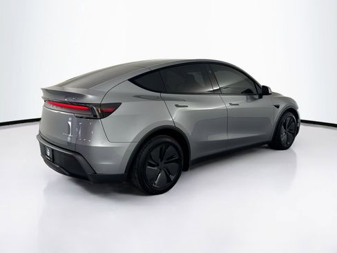 Used 2026 Tesla Model Y Long Range image 5