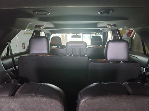 Used 2017 Ford Explorer XLT w/ Equipment Group 202A FWD image 10