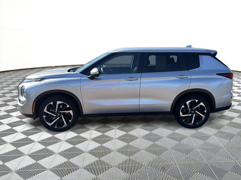 Used 2022 Mitsubishi Outlander ES AWD/4WD image 2