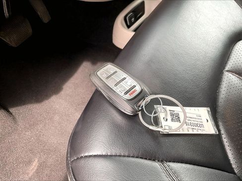 Used 2023 Chrysler Pacifica Touring-L FWD image 31