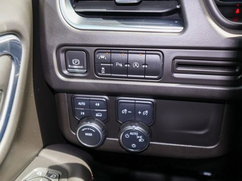 Used 2023 Chevrolet Suburban RST AWD/4WD image 27