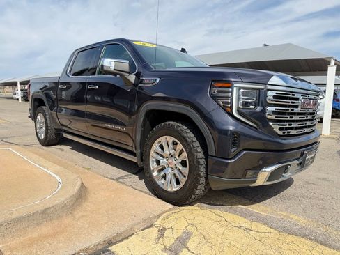 Used 2023 GMC Sierra 1500 Denali w/ Technology Package AWD/4WD image 3