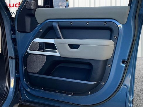 Used 2023 Land Rover Defender 110 S image 28