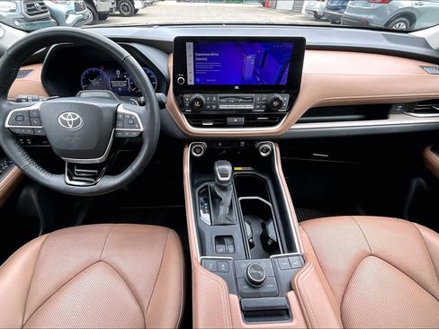 Used 2024 Toyota Grand Highlander Platinum image 15