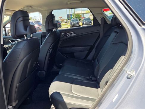 Used 2025 Kia Sportage EX FWD image 6