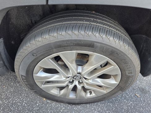 Used 2022 Toyota RAV4 Limited image 5