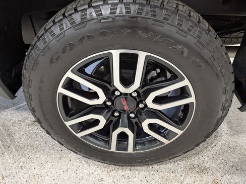 Used 2025 GMC Sierra 1500 AT4 w/ AT4 Premium Package image 11