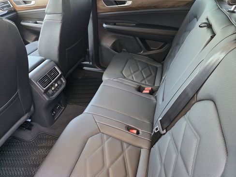 New 2026 Volkswagen Atlas SE FWD image 23