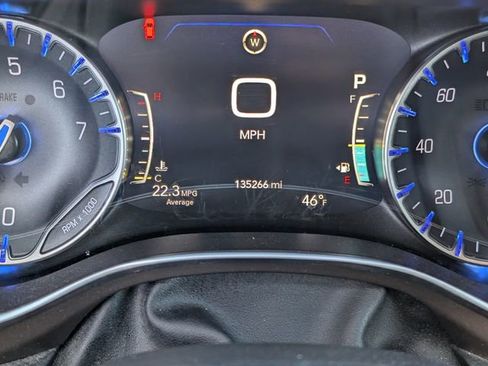 Used 2017 Chrysler Pacifica Touring-L Plus image 11