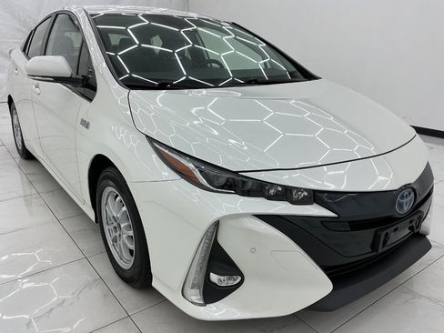 Used 2020 Toyota Prius Prime Limited FWD image 3