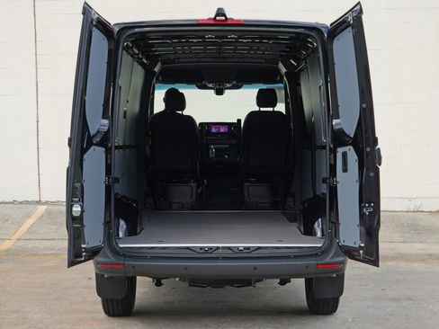 Used 2026 Mercedes-Benz Sprinter 2500 image 10