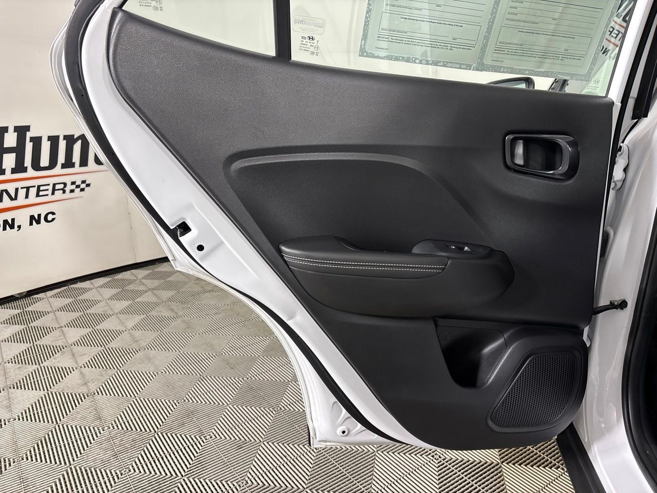 Used 2022 Hyundai Venue Limited FWD image 23
