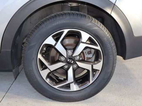 Certified 2022 Kia Sportage LX image 40