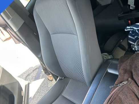 Used 2017 Toyota Highlander LE FWD image 12