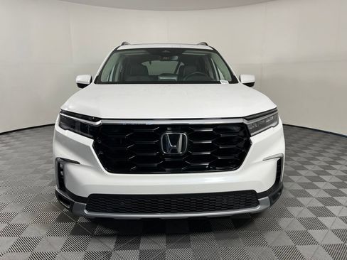 Certified 2025 Honda Pilot Touring image 7