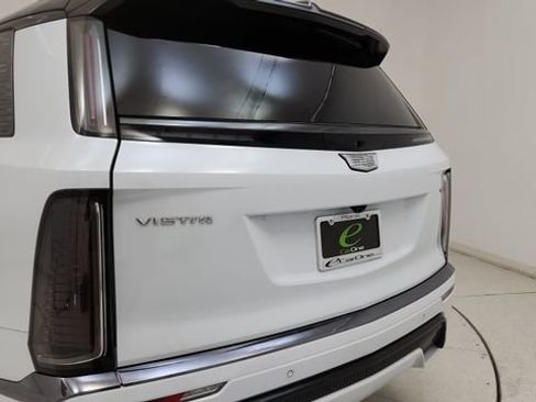 Used 2026 Cadillac Vistiq Platinum w/ LPO, Floor Liner Package AWD/4WD image 26