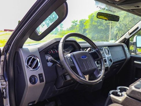 Used 2009 Ford F250 Lariat AWD/4WD image 16